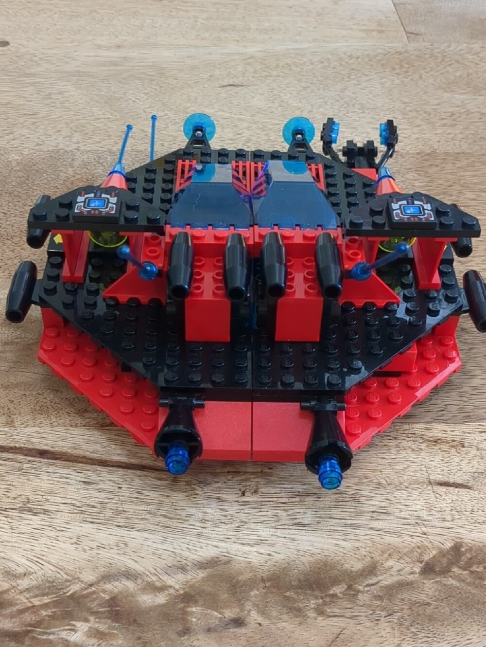 Lego 6939 Spyrius Centurion Saucer Red and Black with Blue Canopies - Complete - Picture 6 of 10
